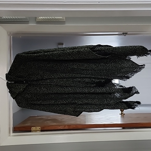 Black and Grey wrap - Picture 3 of 3